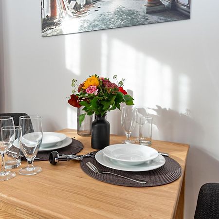 Sweethome - Zentral - Kueche & Parkplatz, Wifi Halle  ภายนอก รูปภาพ