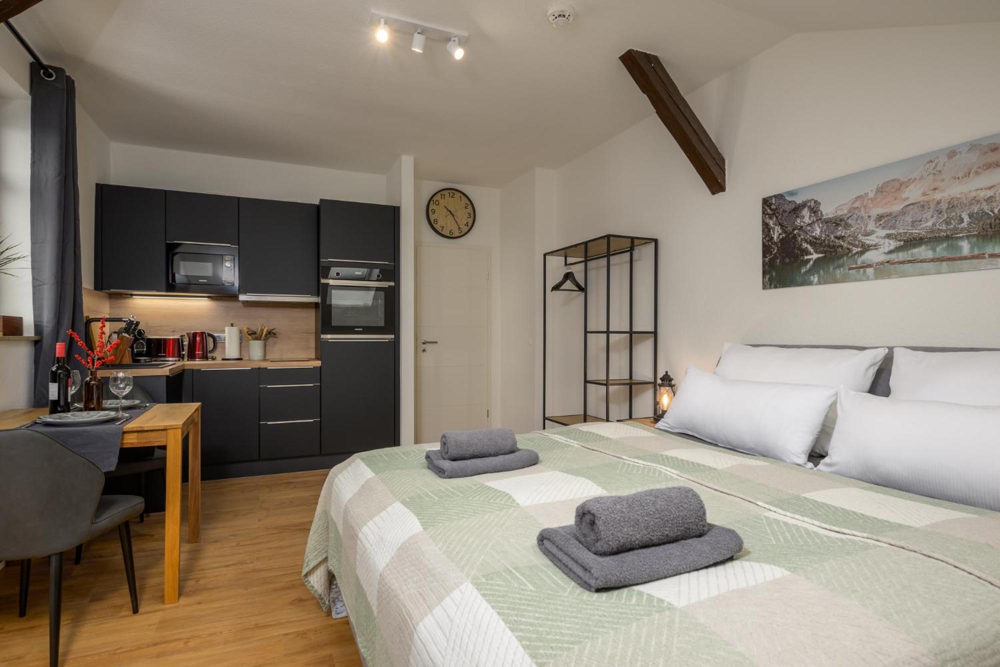 Sweethome - Zentral - Kueche & Parkplatz, Wifi Halle  ภายนอก รูปภาพ