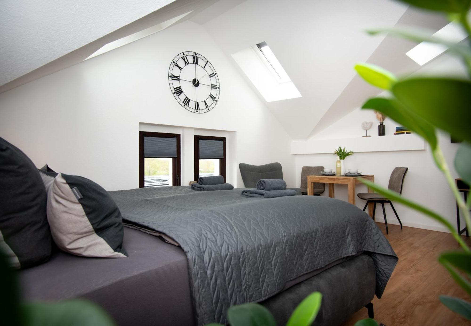 Sweethome - Zentral - Kueche & Parkplatz, Wifi Halle  ภายนอก รูปภาพ