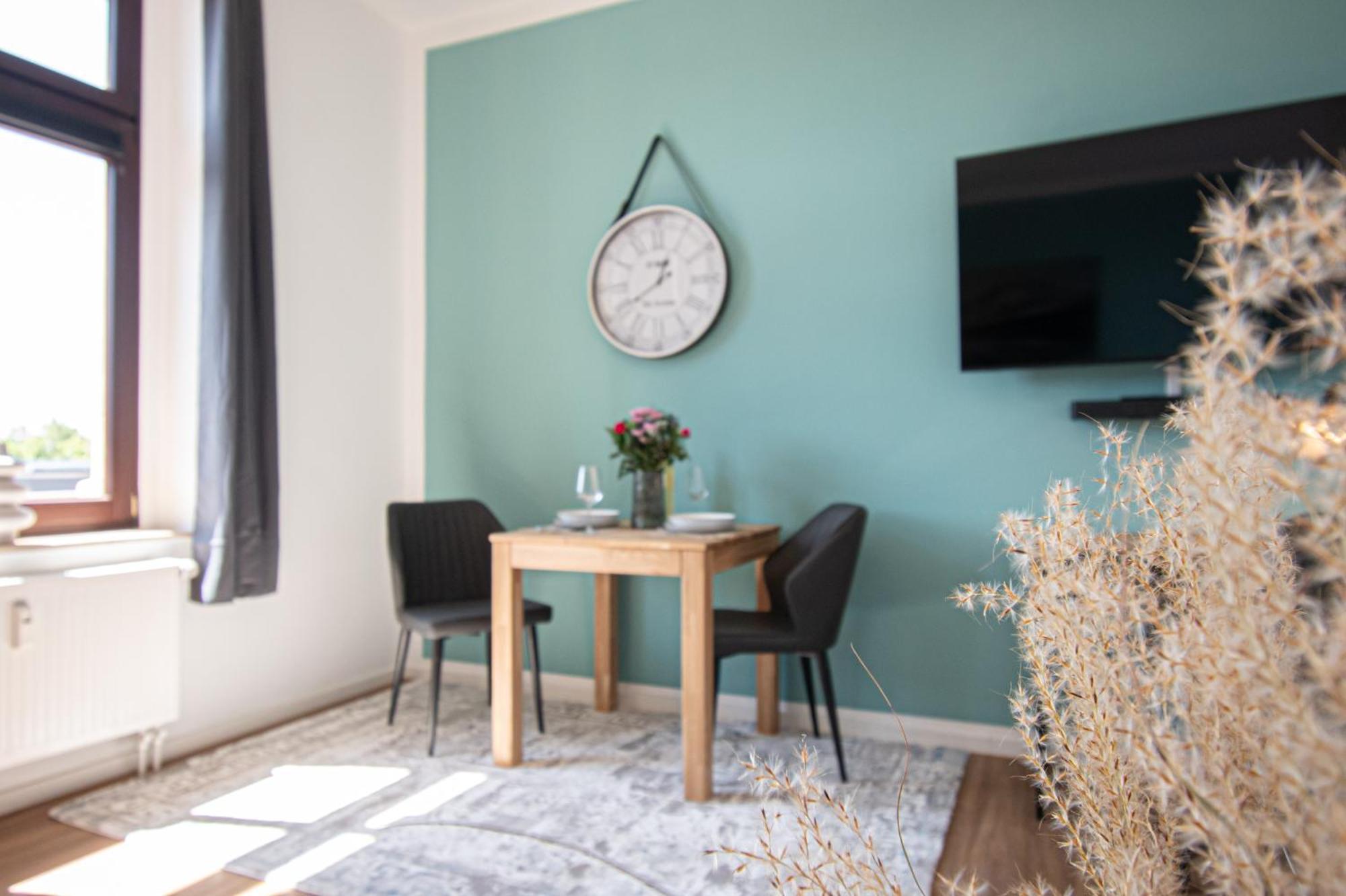 Sweethome - Zentral - Kueche & Parkplatz, Wifi Halle  ภายนอก รูปภาพ