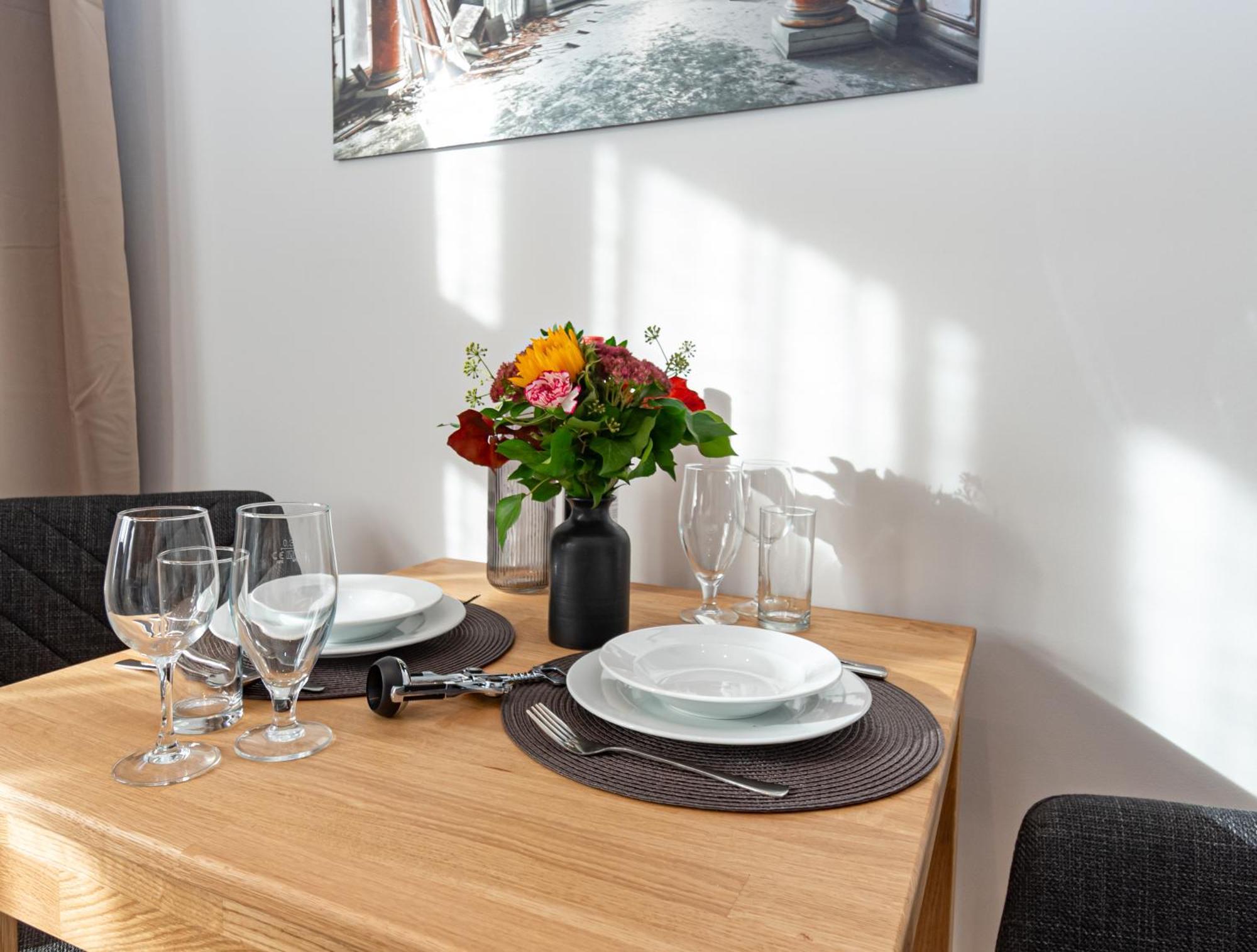 Sweethome - Zentral - Kueche & Parkplatz, Wifi Halle  ภายนอก รูปภาพ