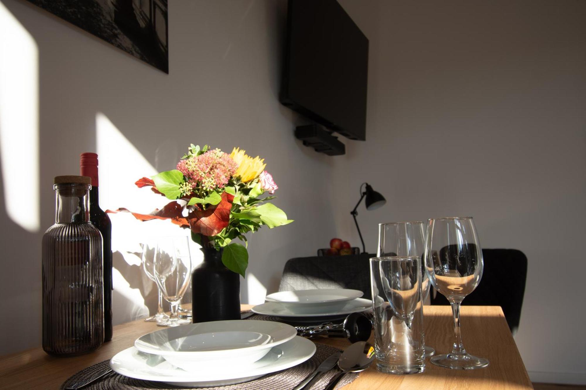 Sweethome - Zentral - Kueche & Parkplatz, Wifi Halle  ภายนอก รูปภาพ