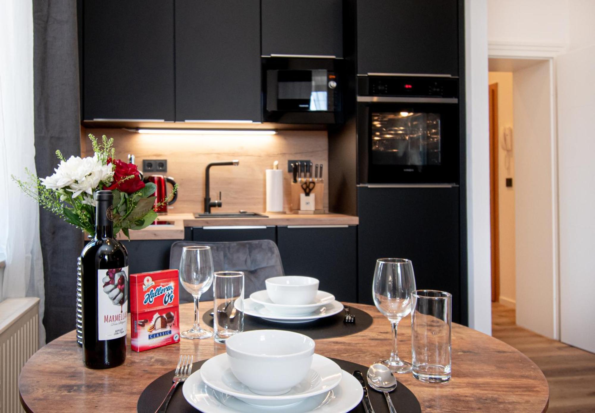 Sweethome - Zentral - Kueche & Parkplatz, Wifi Halle  ภายนอก รูปภาพ
