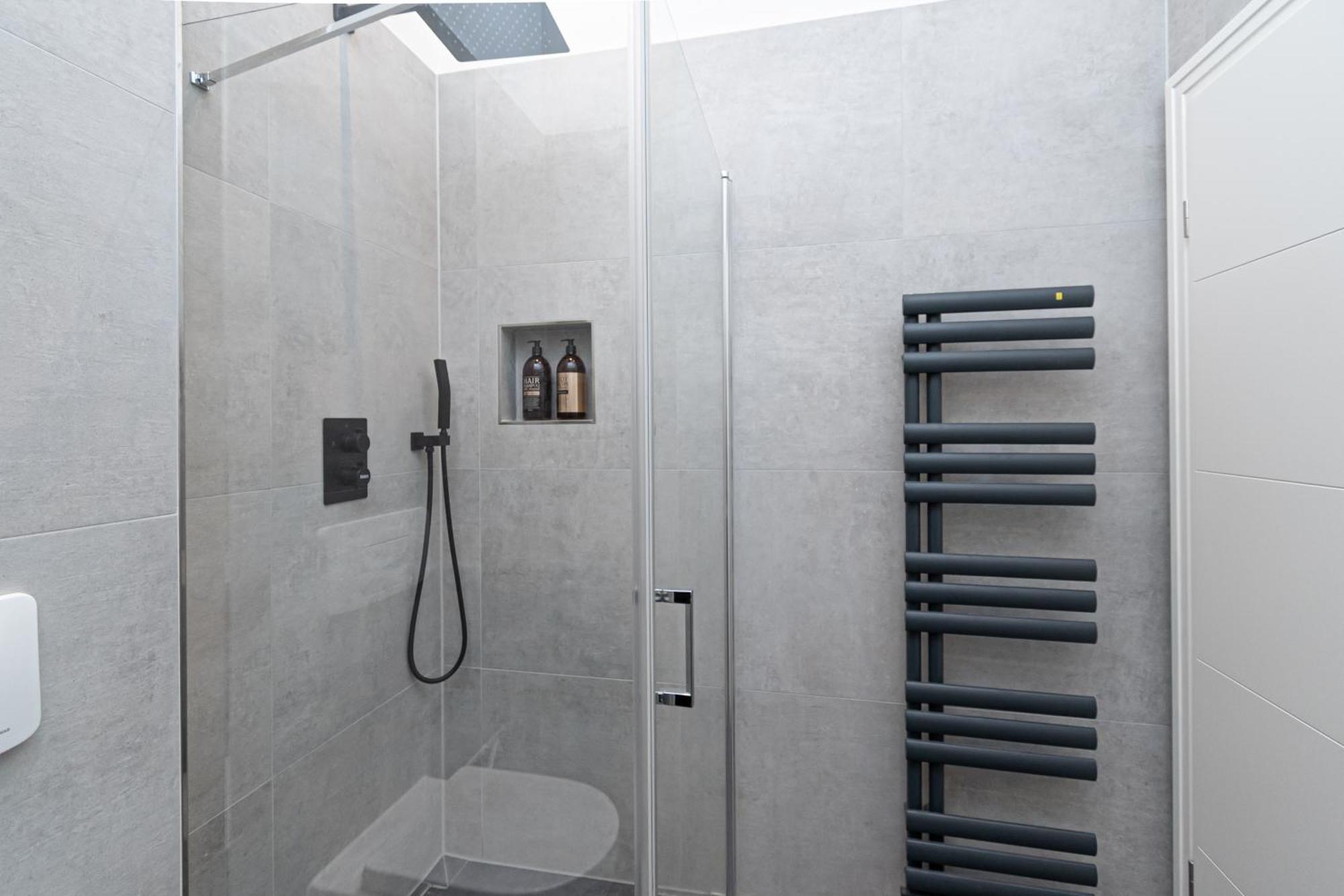 Sweethome - Zentral - Kueche & Parkplatz, Wifi Halle  ภายนอก รูปภาพ